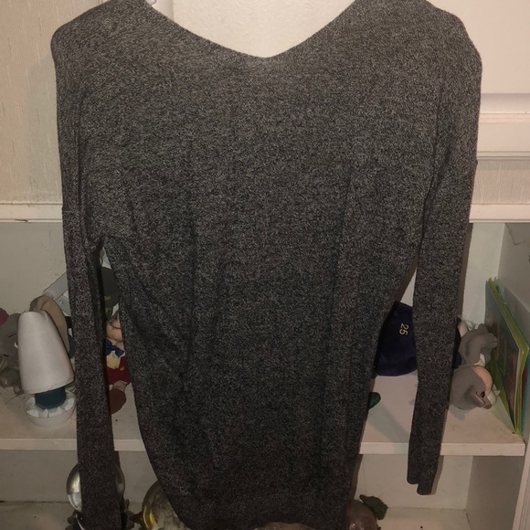 Gray long sleeve sweater - Picture 3 of 3